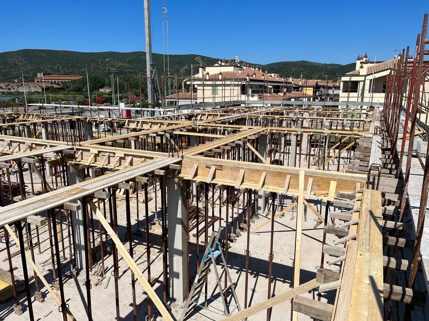 Carpenteria di solaio e travi